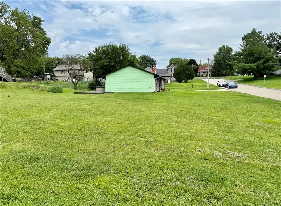 606 N Prairie Street, Maryville, MO 64468 - #3