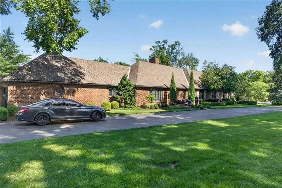 8301 Roe Avenue, Prairie Village, KS 66207 - #2