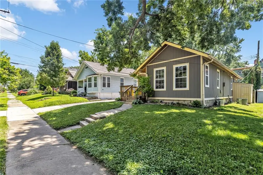 615 W 77th Street, Kansas City, MO 64114 - #3