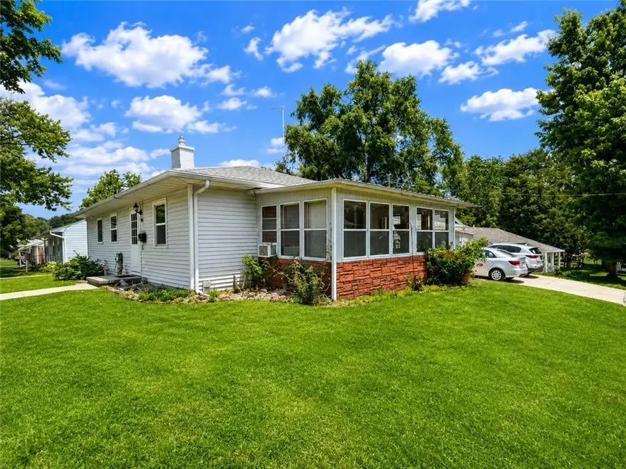 221 S Frederick Avenue, Maryville, MO 64468 - #3