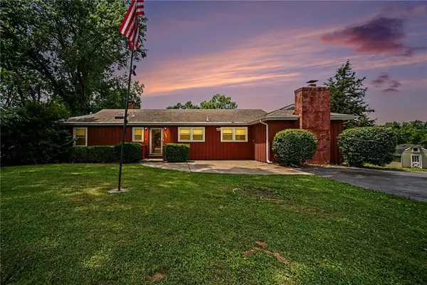 1728 S Berry Road, Independence, MO 64057