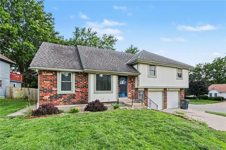 1028 S Lindenwood Drive, Olathe, KS 66062 - #2