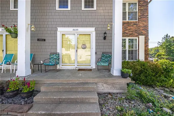 8033 N Harrison Lane, Kansas City, MO 64118