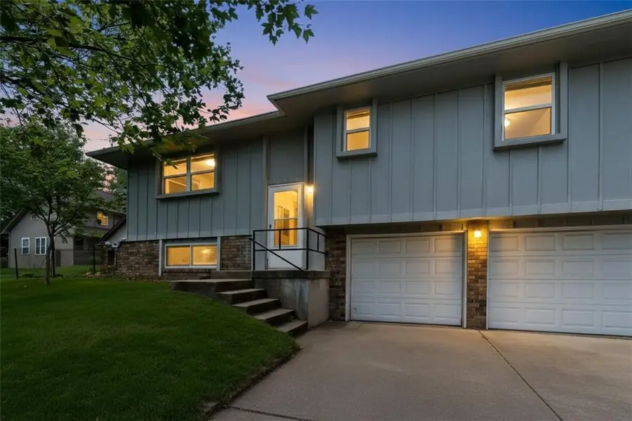 102 Cooper Street, Buckner, MO 64016 - #2