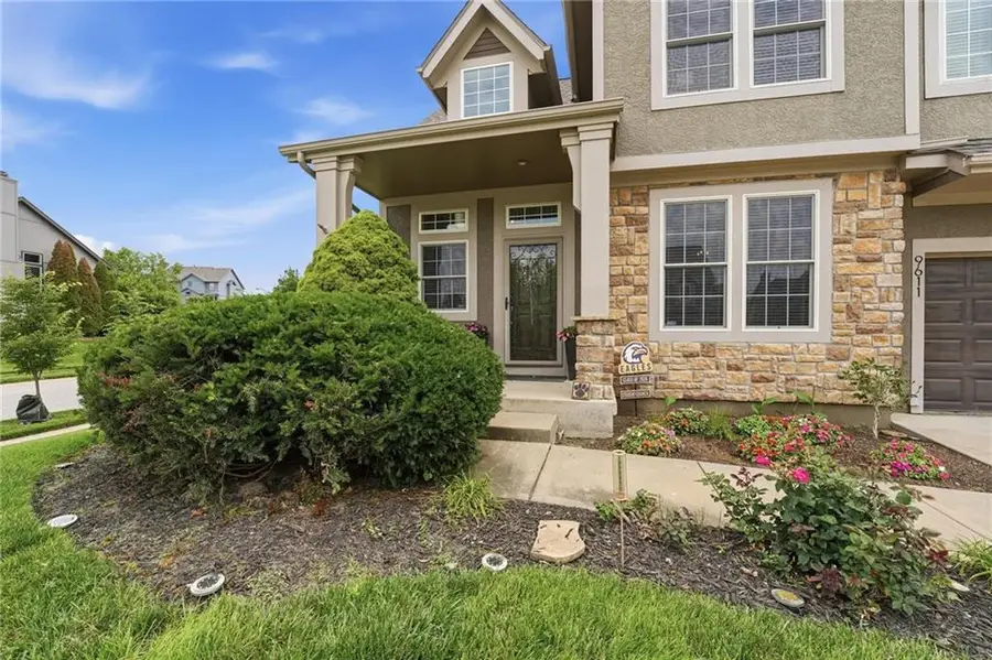 9611 N Ditzler Court, Kansas City, MO 64157 - #3