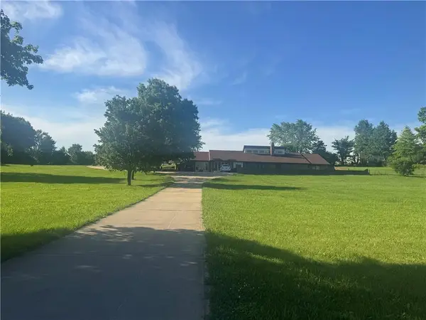 17274 Kansas Avenue, Basehor, KS 66012