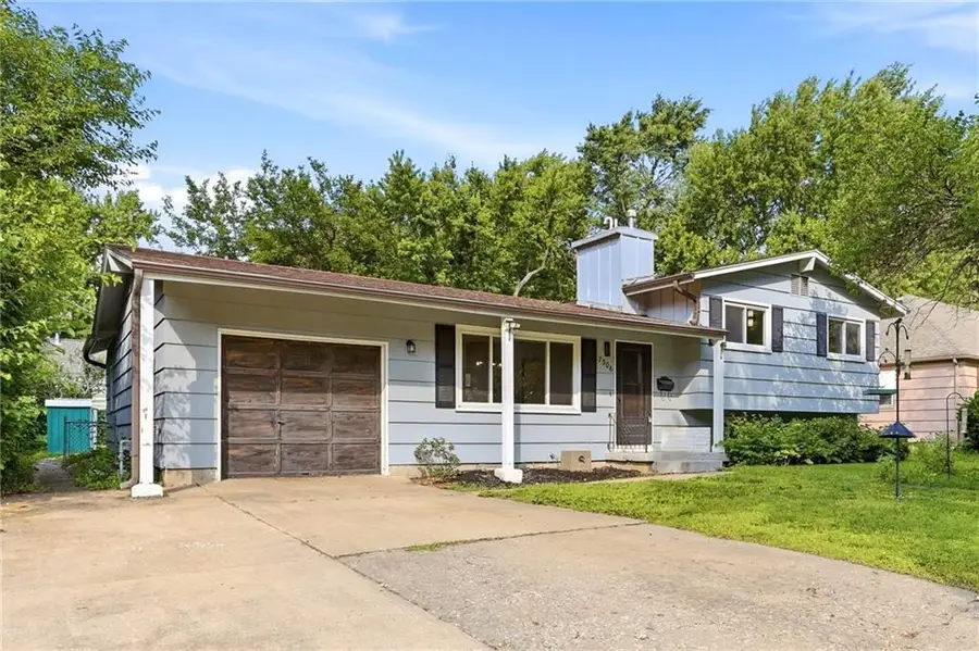 7306 Larsen Lane, Shawnee, KS 66203 - #2
