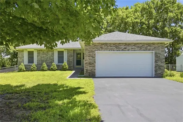 31901 S State Route T Highway, Garden City, MO 64747