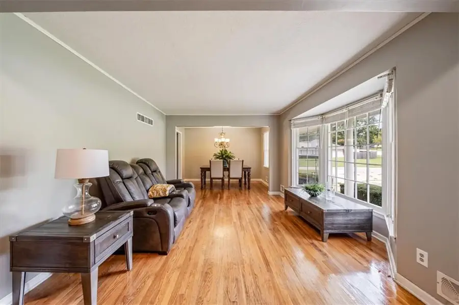 8701 Evanston Avenue, Raytown, MO 64138 - #2