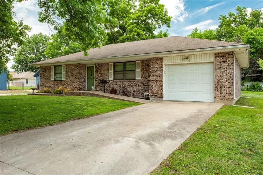 203 W Phillips Street, Odessa, MO 64076 - #3
