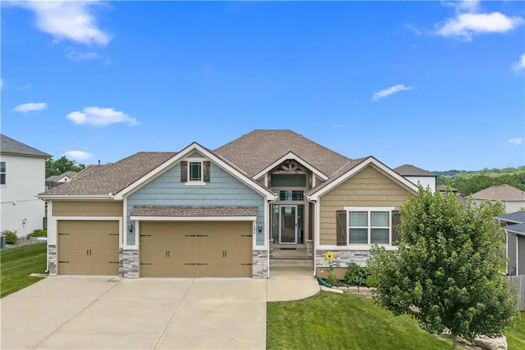 204 E Woodland Avenue, Lone Jack, MO 64070 - #1