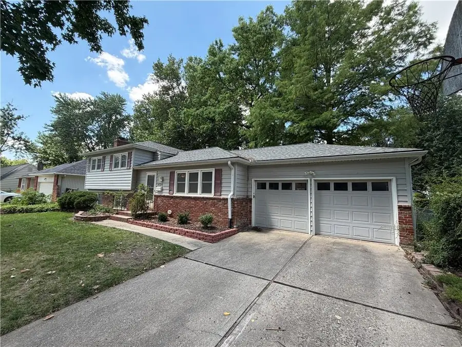 9624 Woodson Drive, Overland Park, KS 66207 - #3