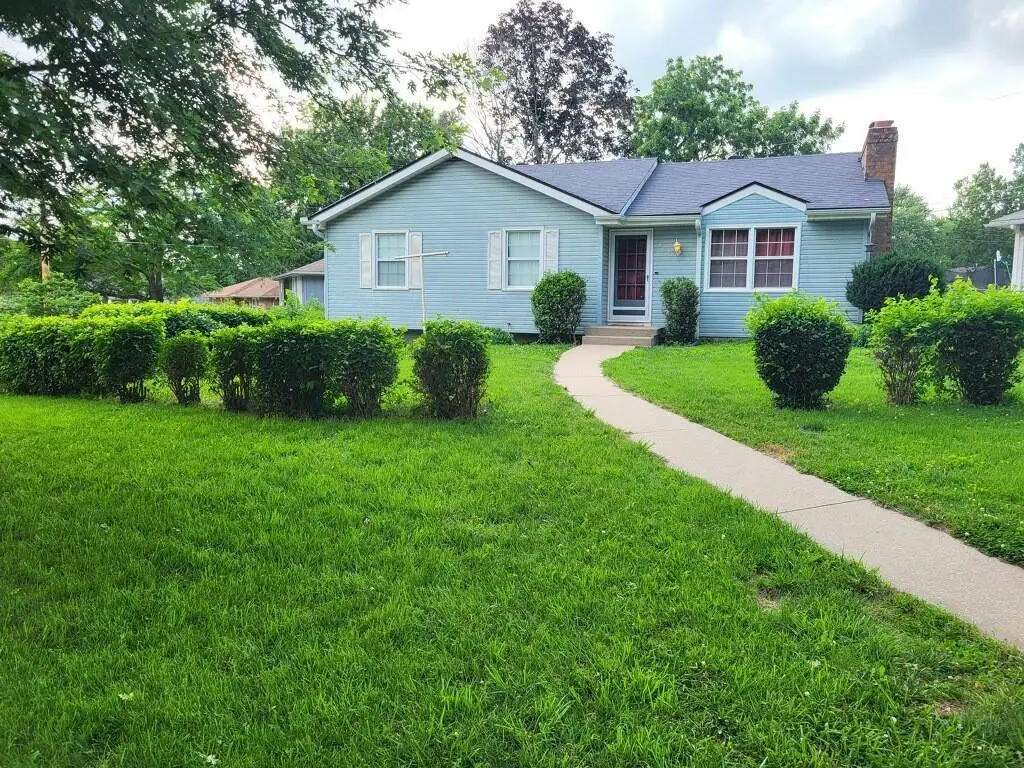 802 N King Avenue, Harrisonville, MO 64701 - #1