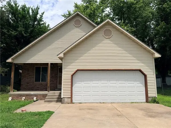 98 W Leighton Street, Frontenac, KS 66763