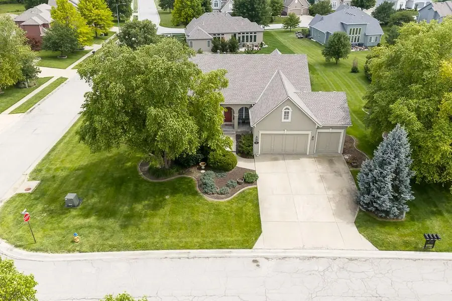 14101 Wingfoot Court, Basehor, KS 66007 - #2