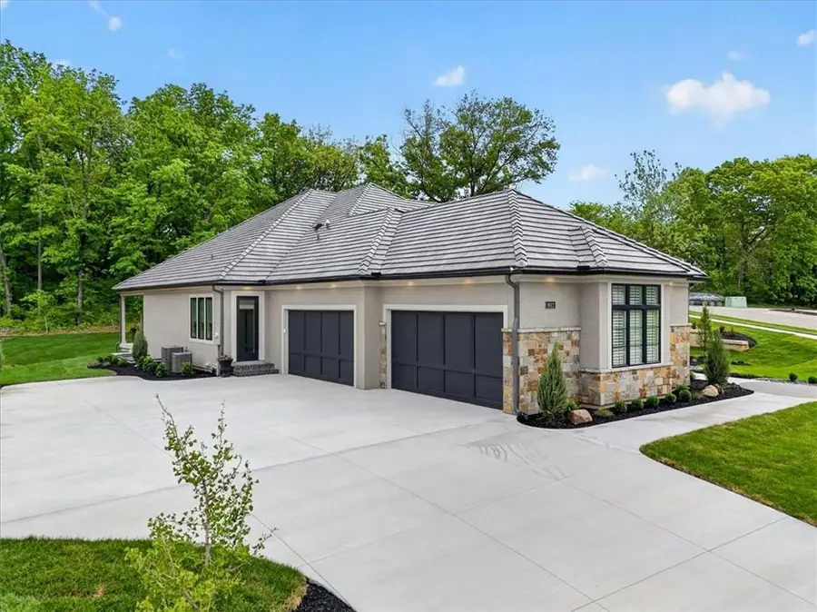 8612 Westridge Court, Parkville, MO 64152 - #3