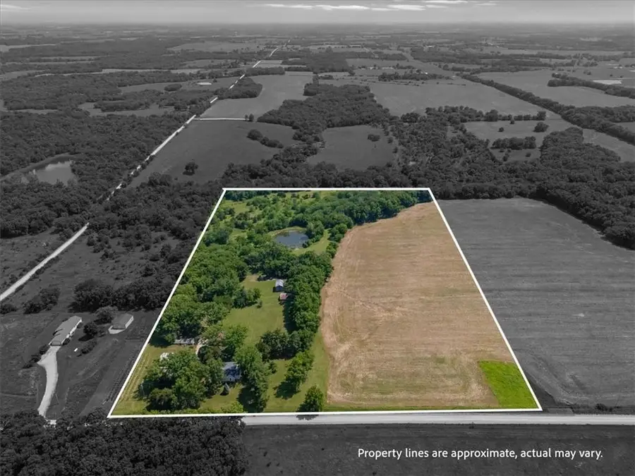 3281 W 319th Street, Louisburg, KS 66053 - #3
