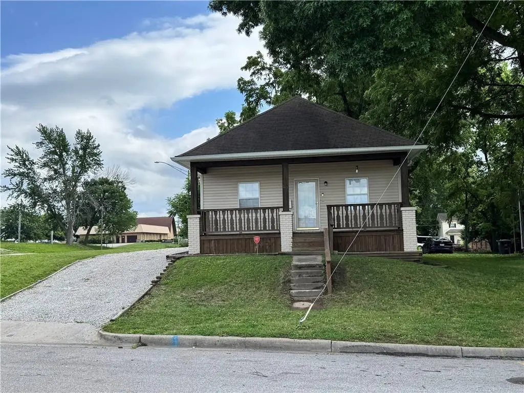 143 E Short Avenue, Independence, MO 64050 - #1