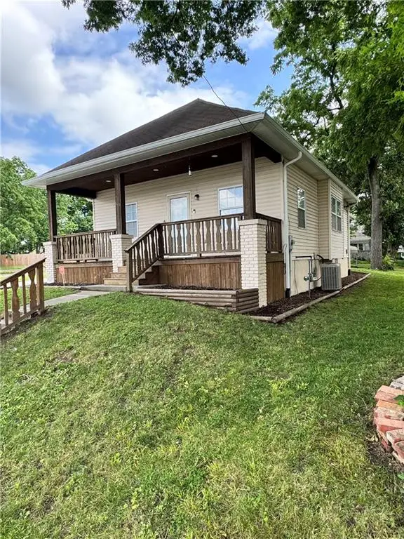 143 E Short Avenue, Independence, MO 64050 - #3