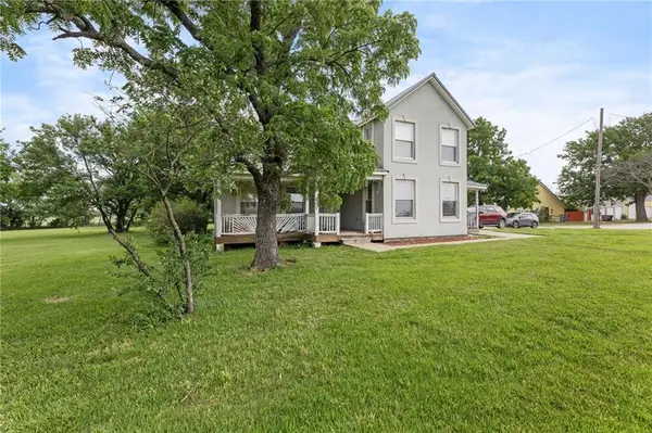 2116 31 Highway, Waverly, KS 66871
