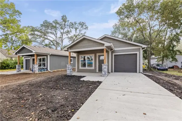 121 S Cedar Street, Ottawa, KS 66067