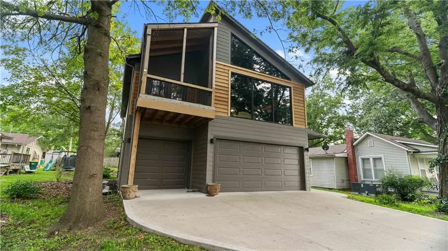 403 W Kaskaskia Street, Paola, KS 66071 - #2