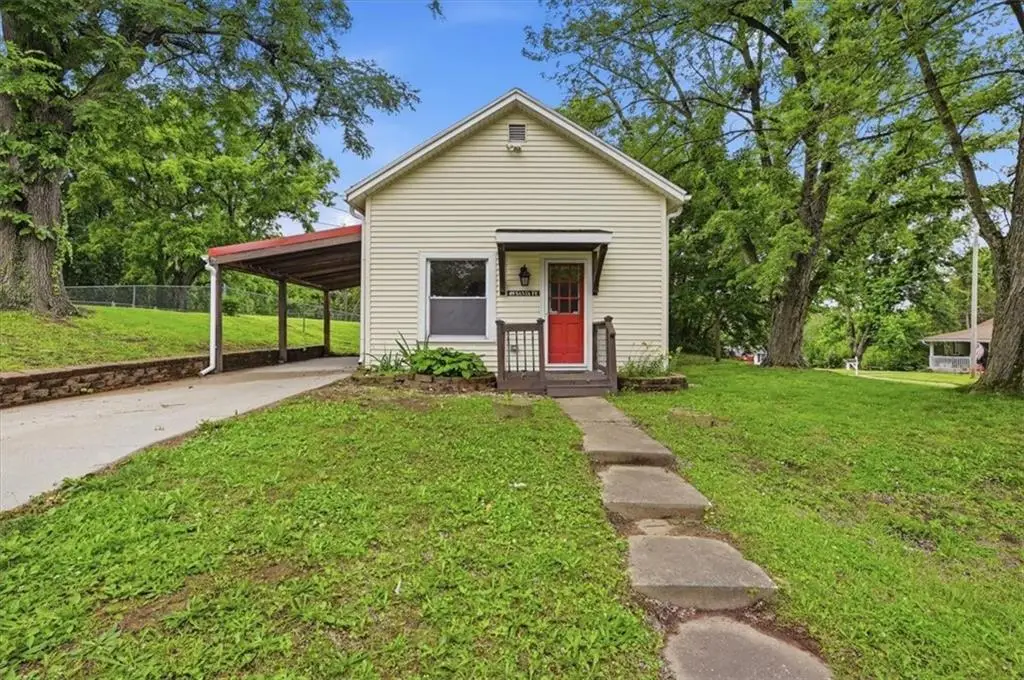 49 Santa Fe Street, Leavenworth, KS 66048 - #1