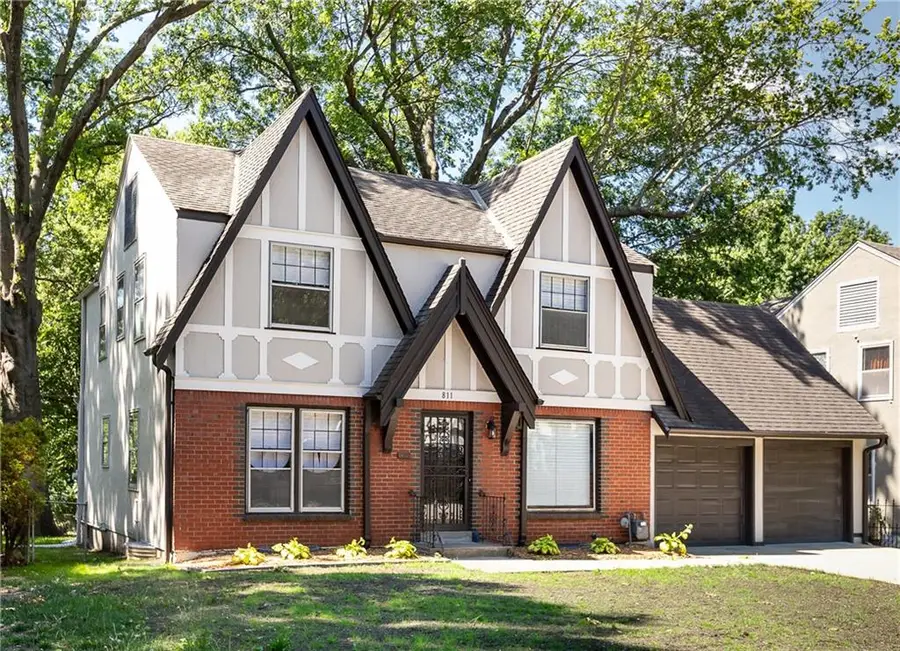 811 E 80th Street, Kansas City, MO 64131 - #2