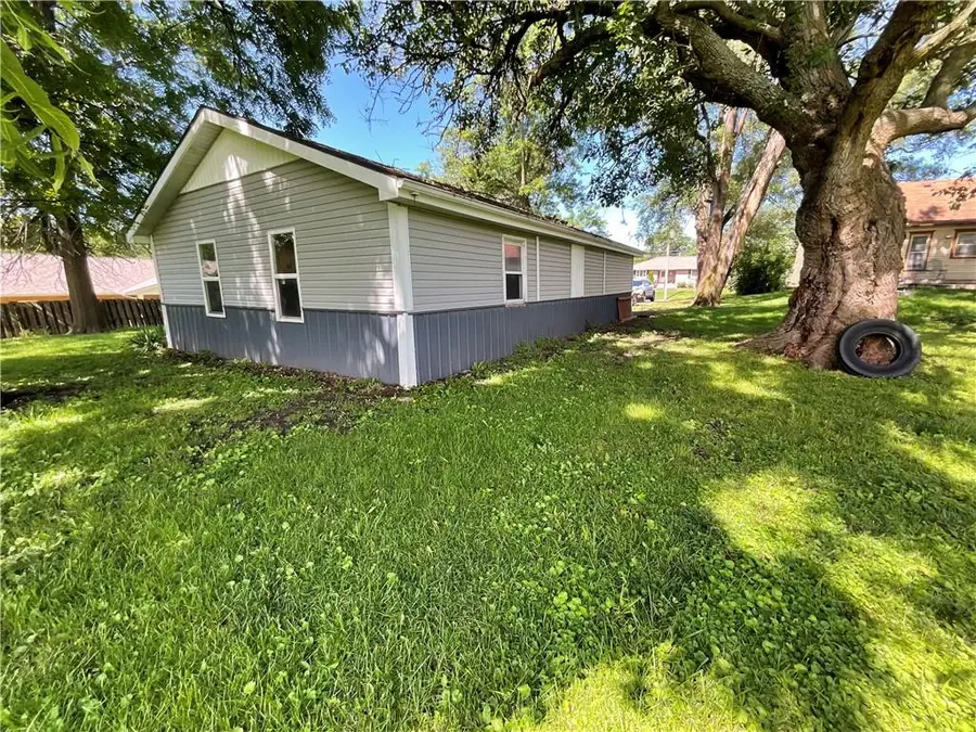 419 S Orange Street, Cameron, MO 64429 - #3