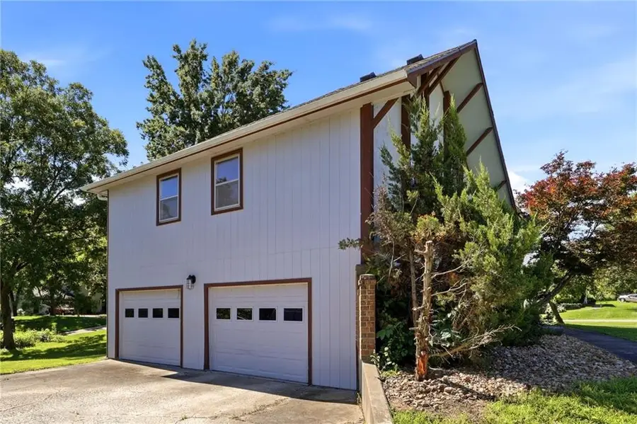 1424 Woodlawn Drive, Warrensburg, MO 64093 - #3