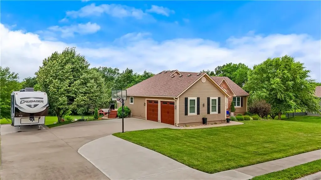 613 Birch Street, Pleasant Hill, MO 64080 - #1