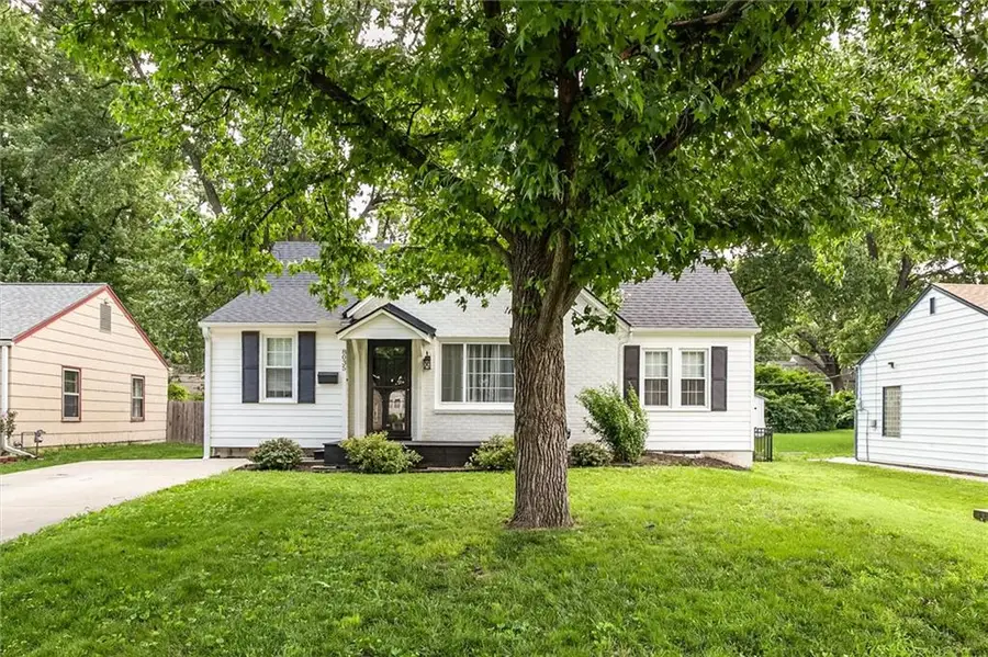 8035 Madison Avenue, Kansas City, MO 64114 - #2