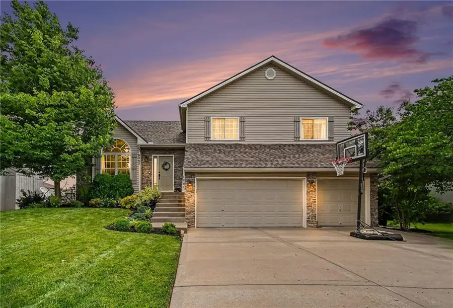 8905 N Essex Drive, Kansas City, MO 64156 - #2