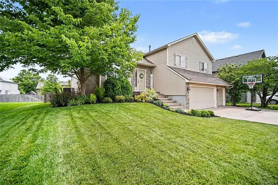 8905 N Essex Drive, Kansas City, MO 64156 - #3