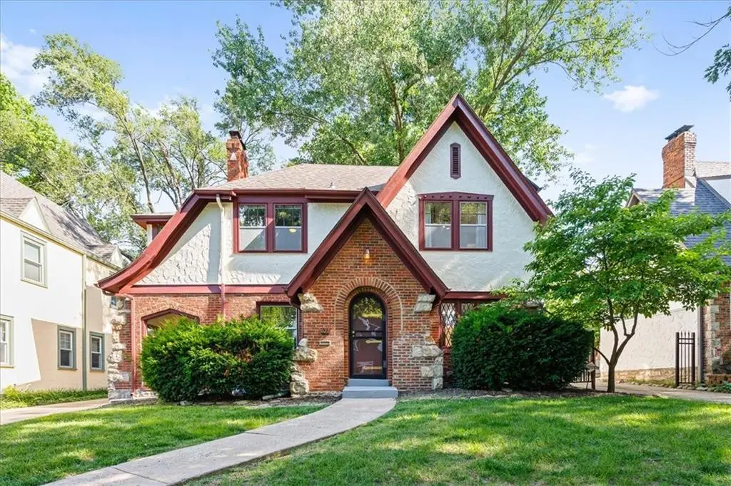 627 W 70 Street, Kansas City, MO 64113 - #1