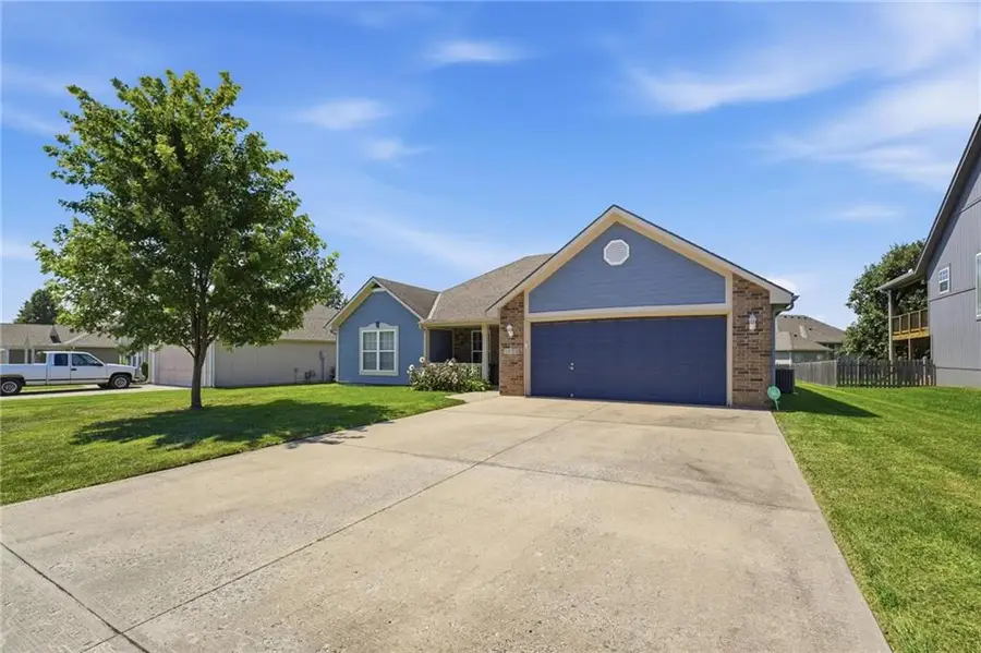 1604 SE Dalton Drive, Lees Summit, MO 64081 - #2