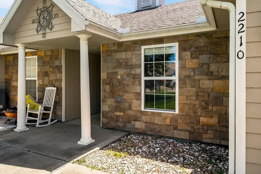 2210 E Sycamore Street, Tonganoxie, KS 66086 - #3