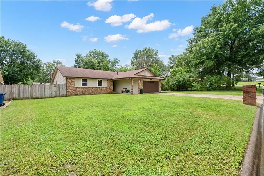 3309 W 2nd Street, Coffeyville, KS 67337 - #3