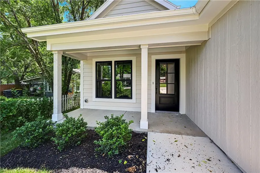 19 E 78th Terrace, Kansas City, MO 64114 - #2