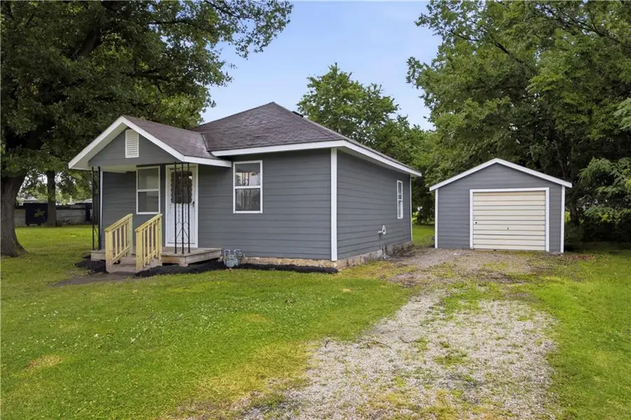 914 N 11th Street, Neodesha, KS 66757 - #3
