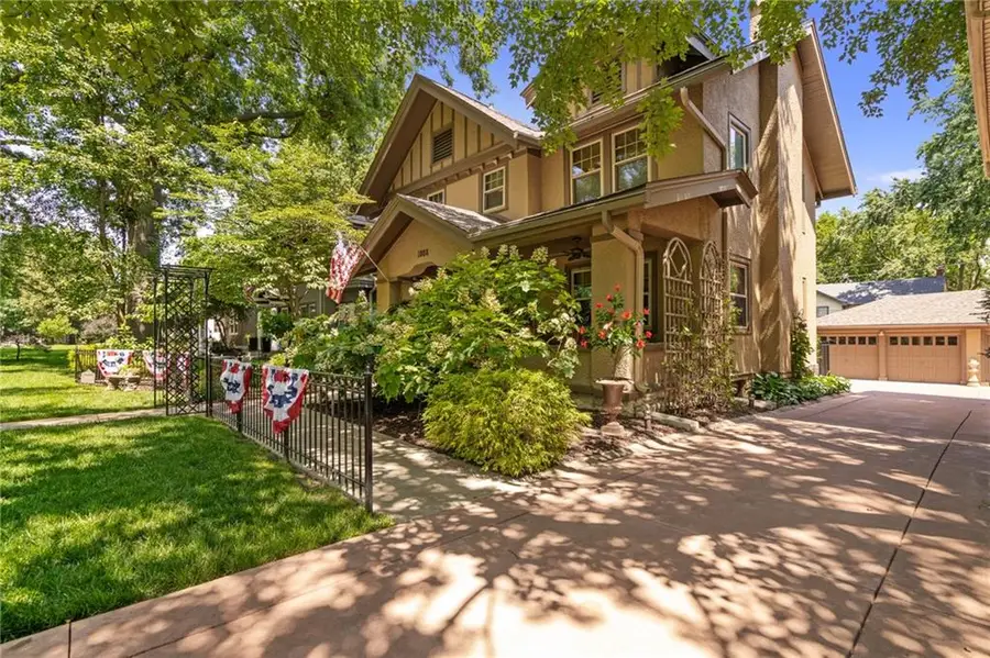 1008 W 71st Terrace, Kansas City, MO 64114 - #2
