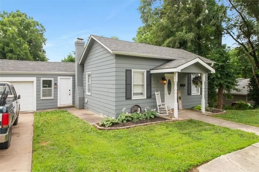 615 Highland Avenue, Lexington, MO 64067 - #3