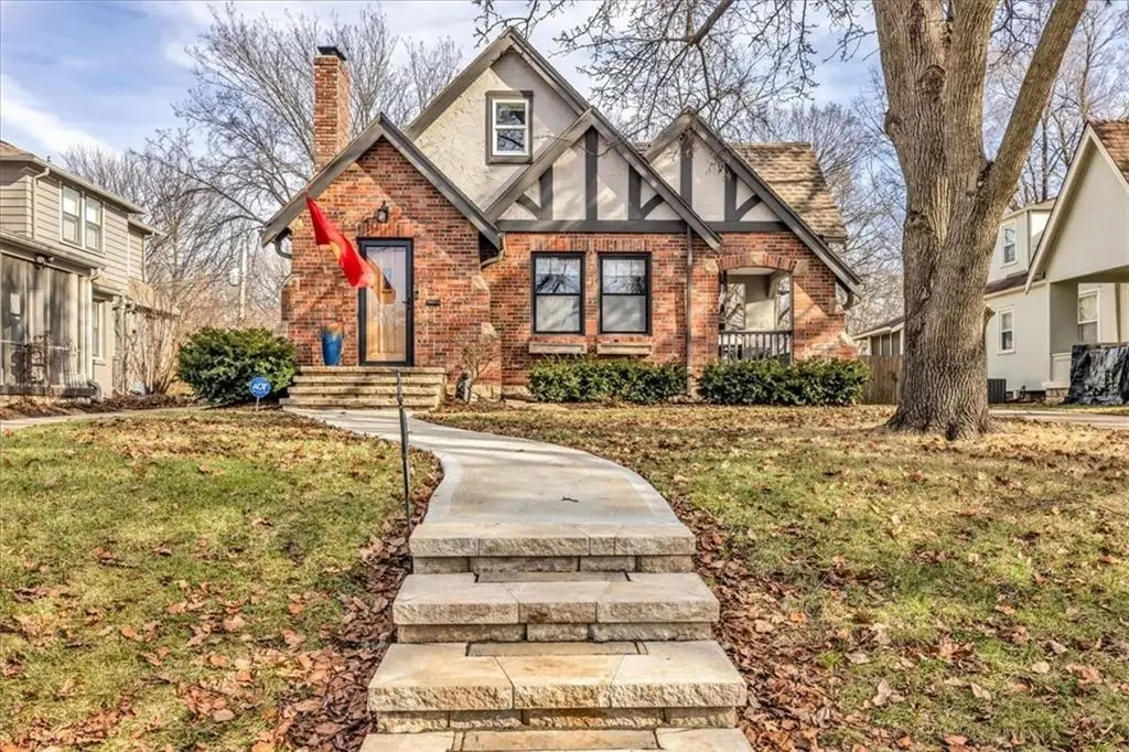 7547 Grand Avenue, Kansas City, MO 64114 - #1