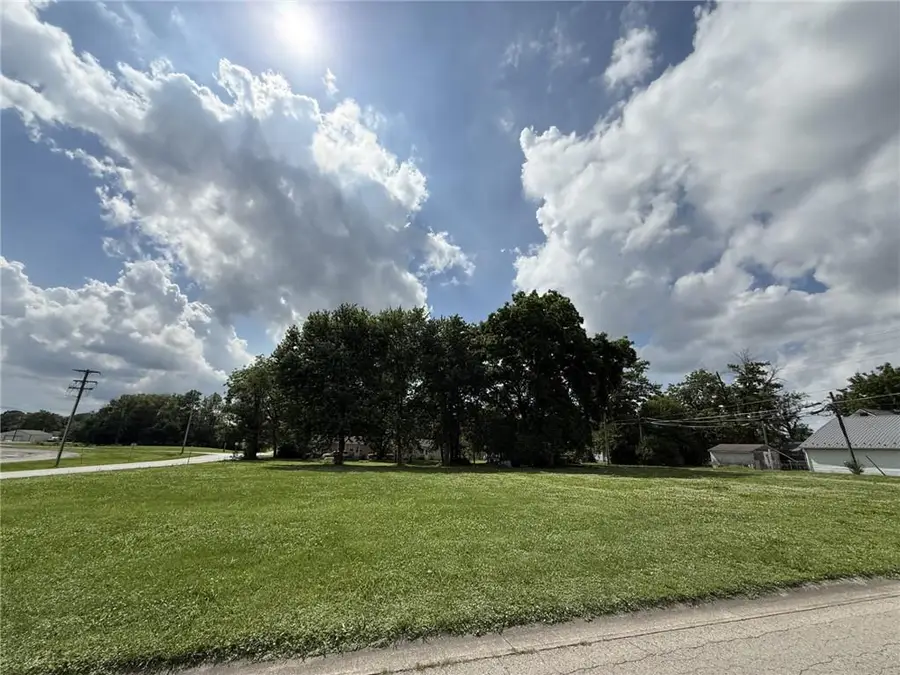 207 N Cedar Street, Cameron, MO 64429 - #2