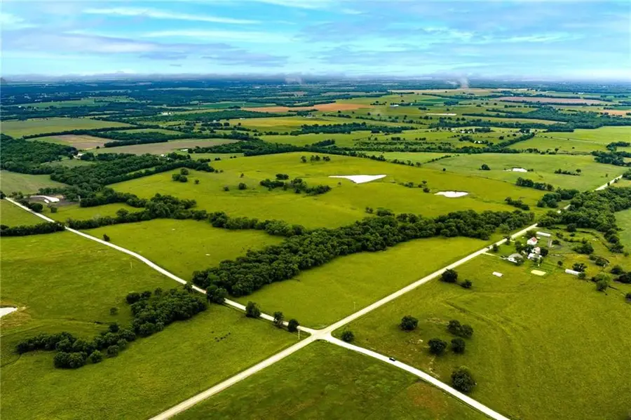 913 N 100 Road, Baldwin City, KS 66006 - #3