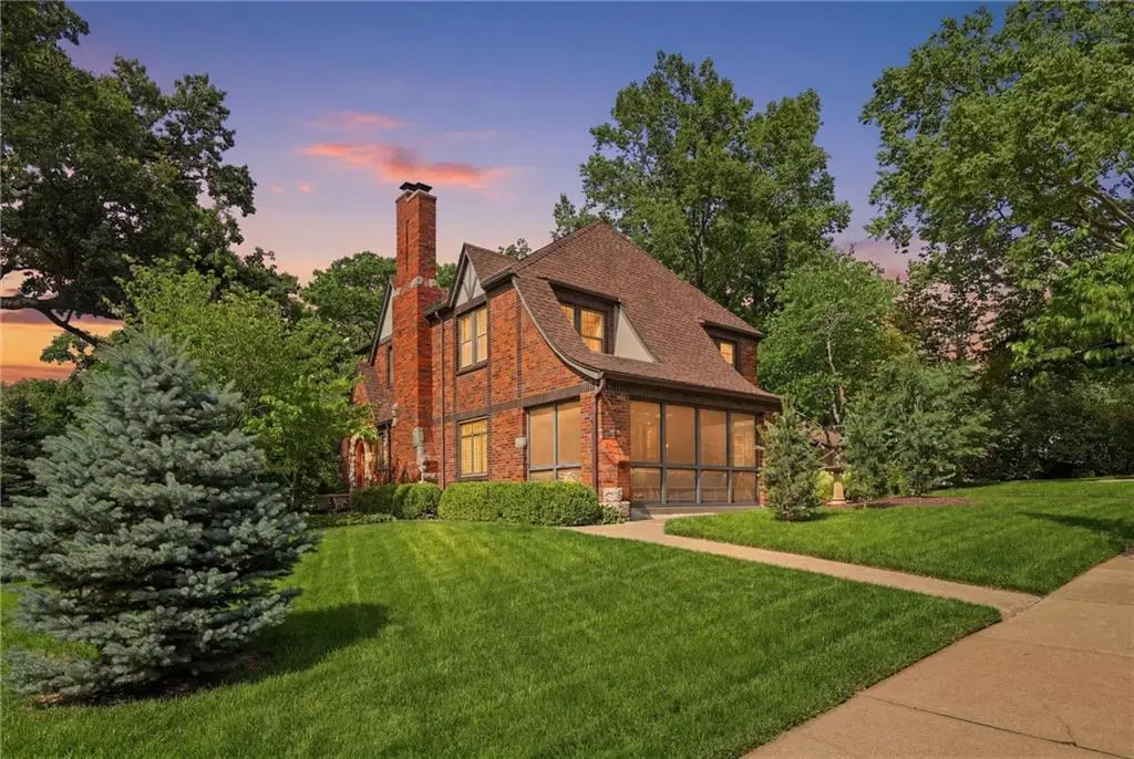 1141 Valentine Road, Kansas City, MO 64111 - #1