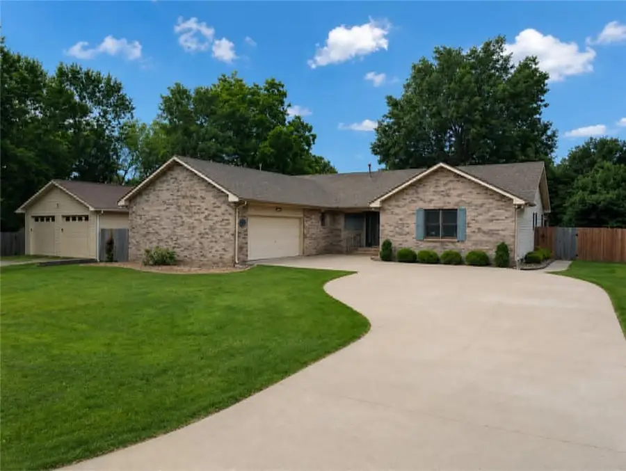 105 W Lincoln Street, Frontenac, KS 66763 - #2