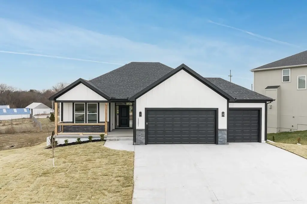 1689 N 156th Street, Basehor, KS 66007 - #1