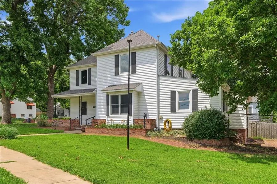 301 Allcutt Avenue, Bonner Springs, KS 66012 - #2