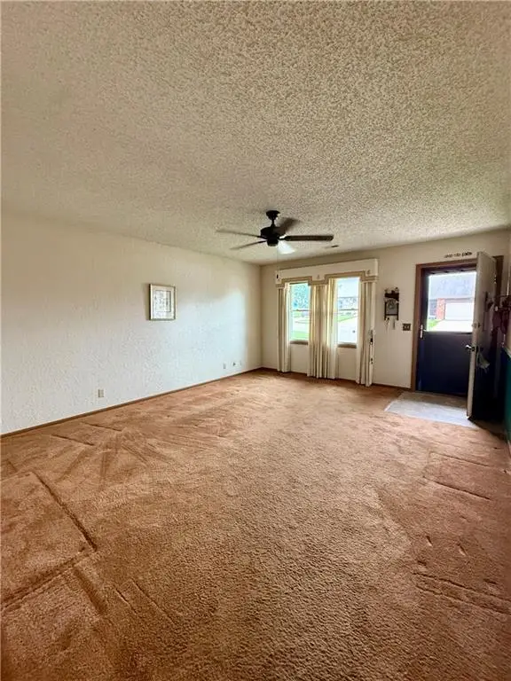 130 N Ryan's Way, Saint Joseph, MO 64506 - #3